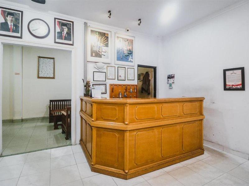 Reddoorz Plus Near Wtc Batanghari Mall Tanjungjohor Luaran gambar